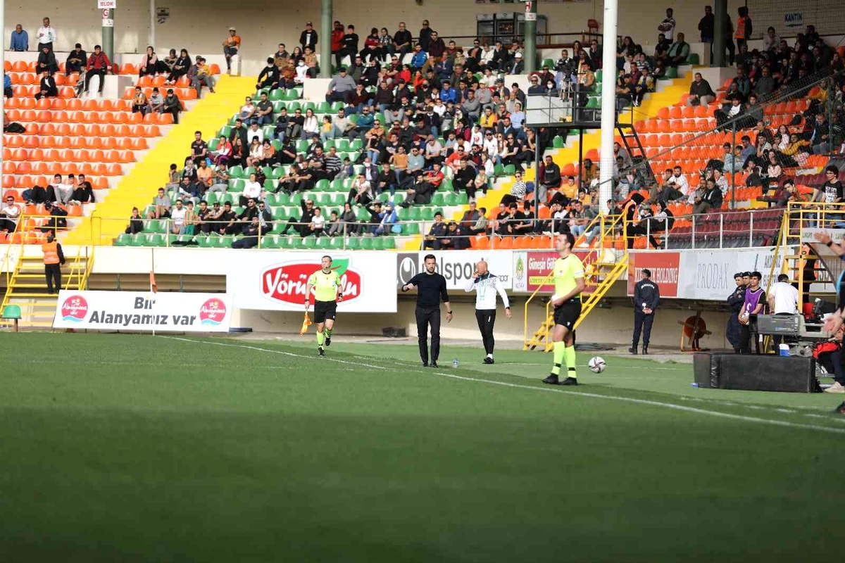 Spor Toto Süper Lig: A. Alanyaspor: 2 - Çaykur Rizespor: 1 (Maç sonucu)