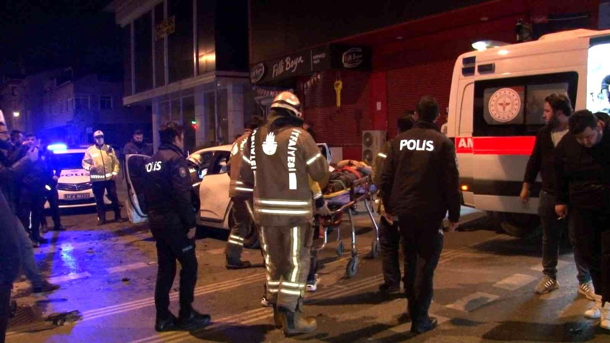 Son dakika 3. sayfa: Ümraniye\'de hız kazayı beraberinde getirdi: 1 yaralı