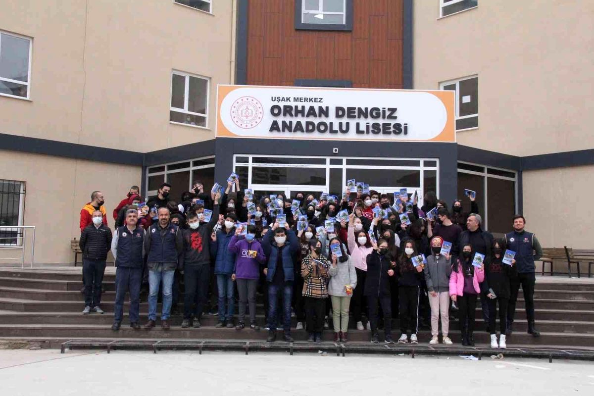 Uşak\'ta TEM Şube, okullarda seminer verdi