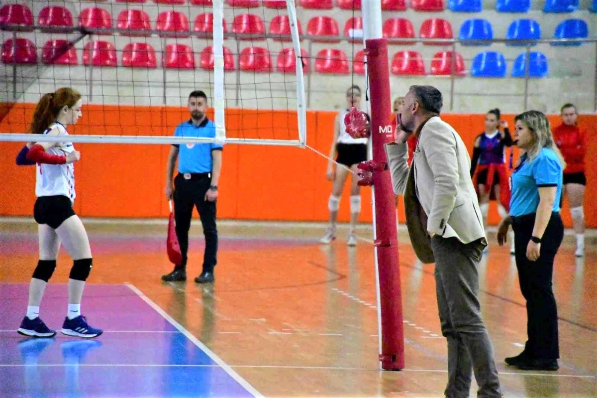 ALKÜ Voleybol Takımı Süper Lig yolunda