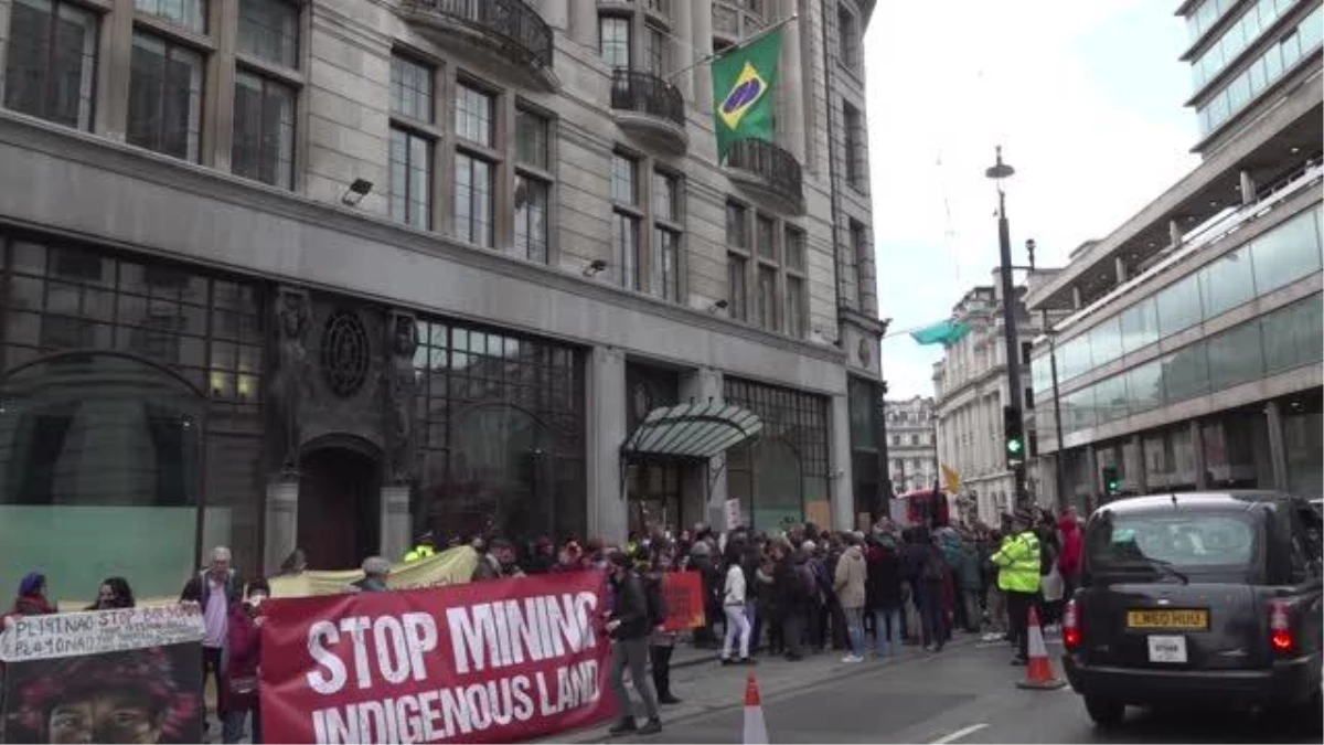 Amazonlardaki ormansızlaşma Londra\'da protesto edildi