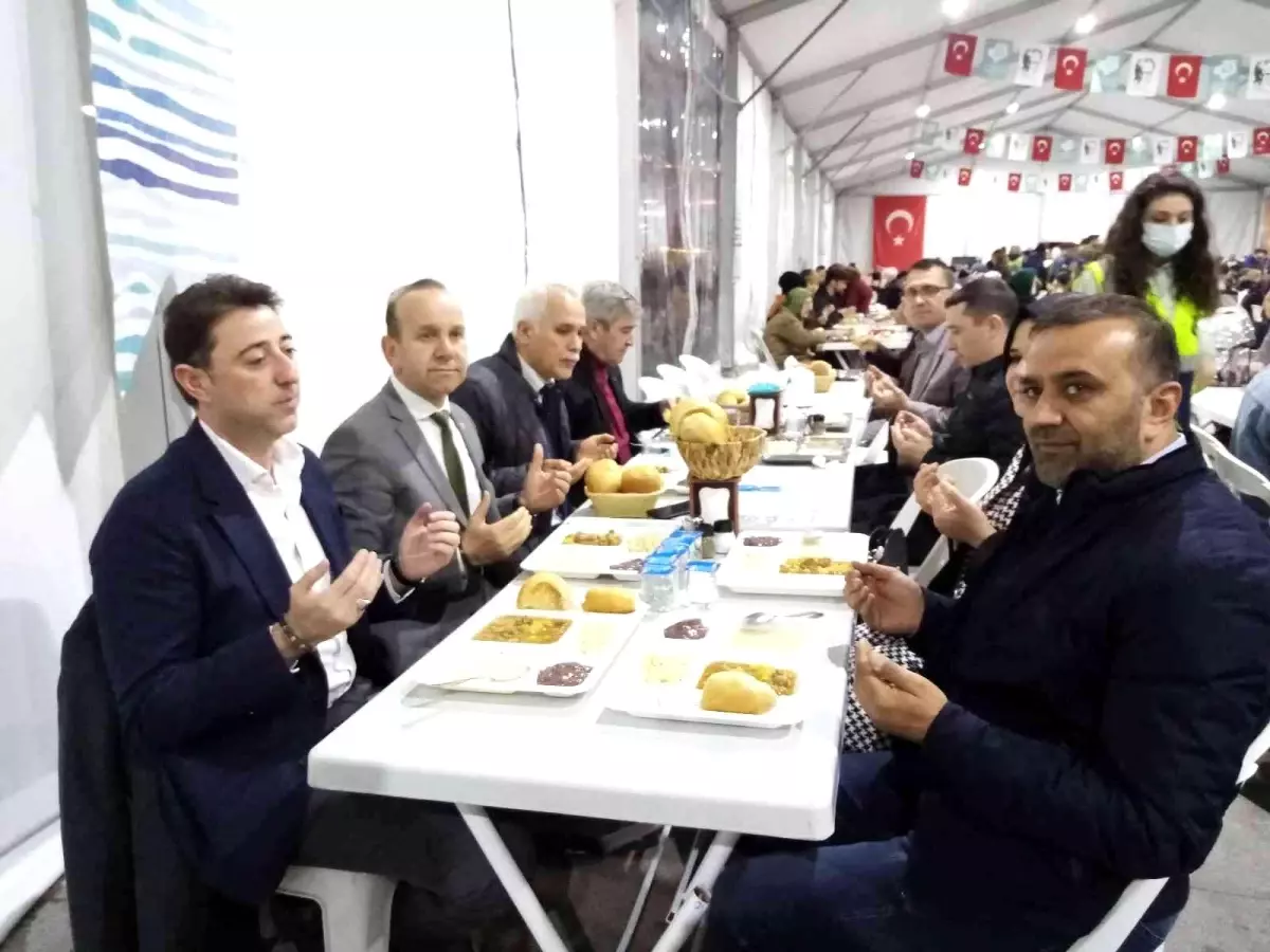 Bandırma\'da her gün 2 bin kişiye iftar yemeği veriliyor