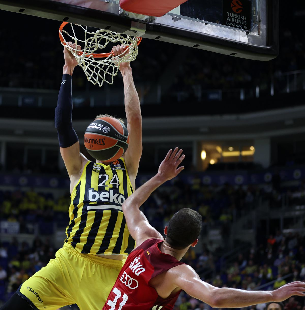 Bayern Münih: 81-76