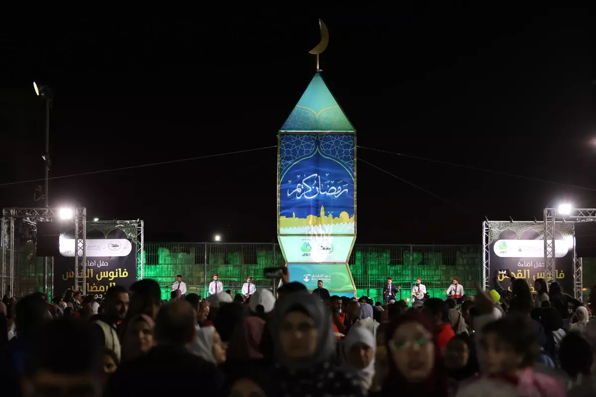 Filistinli çocuklar, işgal altındaki Doğu Kudüs\'te ramazan feneri etkinliğiyle eğlendi