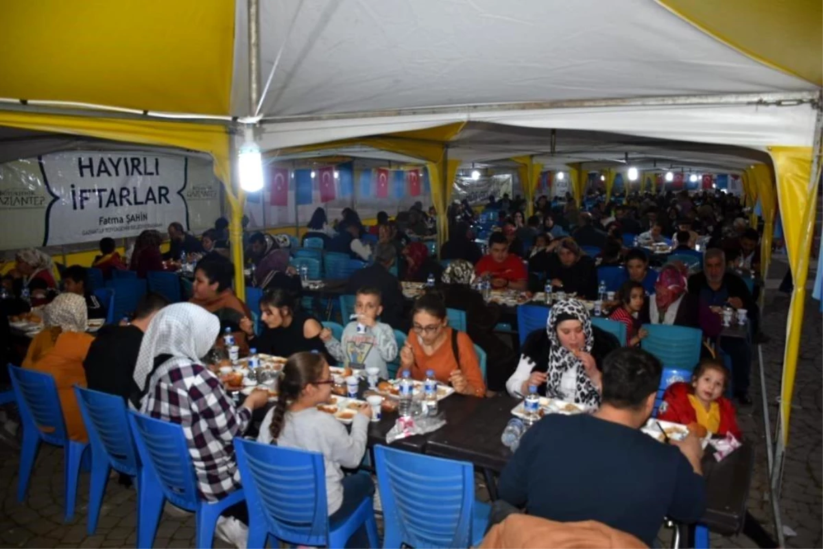Gaziantep\'te her gün bir mahallede iftarlık yemek dağıtılıyor