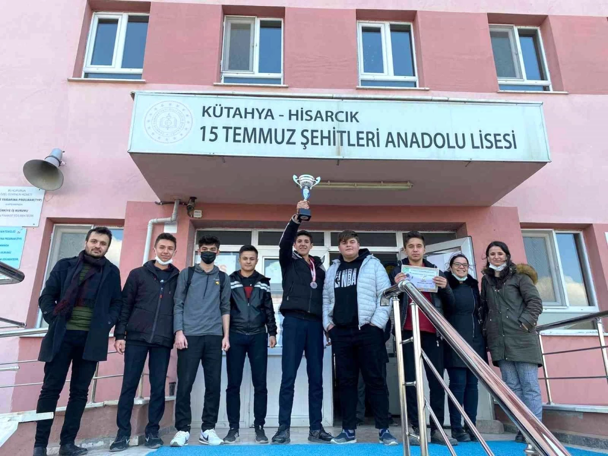 Hisarcık\'ta futsal turnuvasında dereceye giren öğrenciler ödüllendirildi