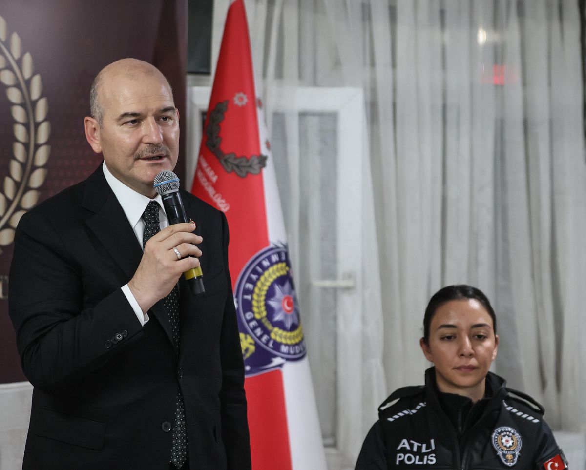 İçişleri Bakanı Soylu, polislerle iftar yaptı Açıklaması