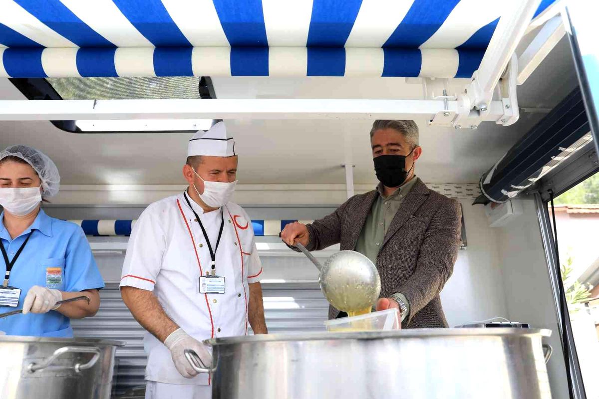 Marmaris Huzurevi\'nde her gün iftar yemeği veriliyor