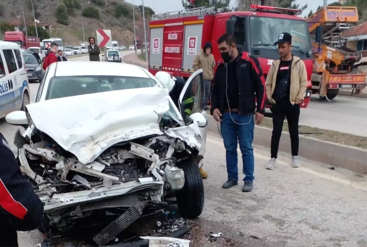 Orta refüjü aşarak karşı şeride geçen çöp kamyonu dehşet saçtı