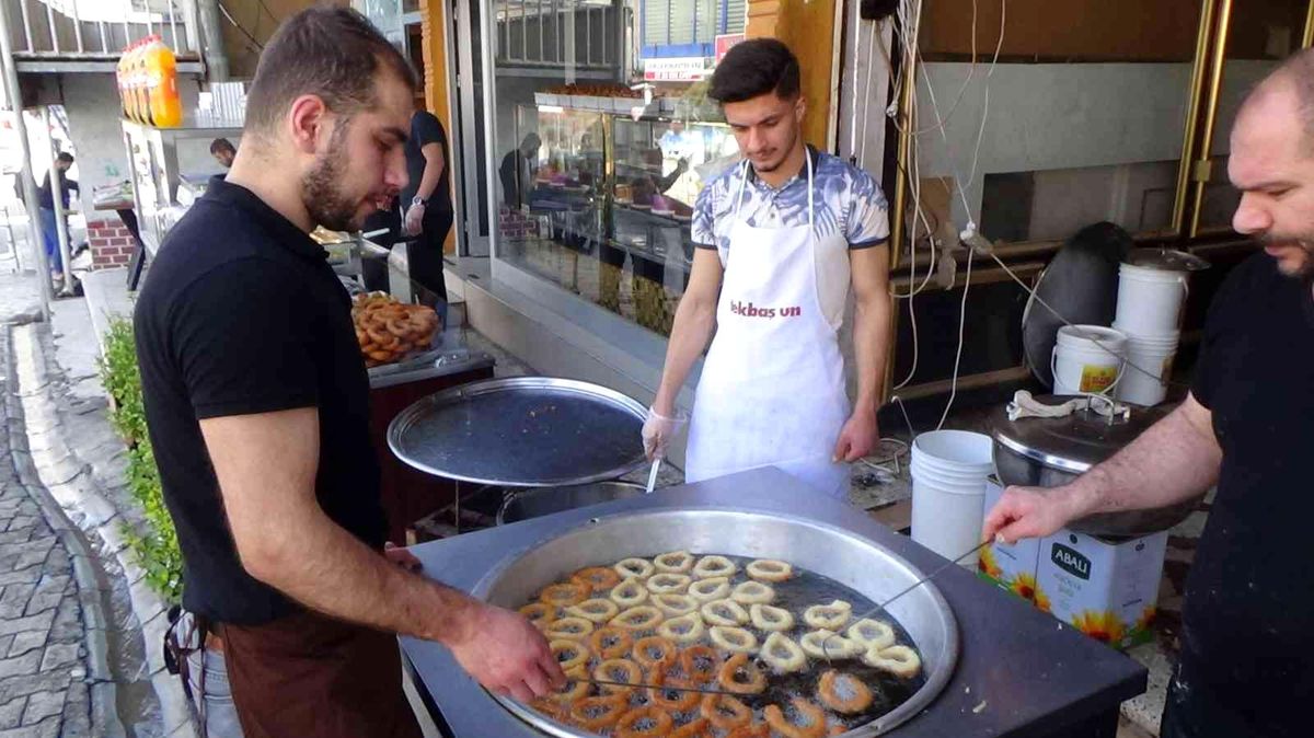 Ramazan ayı bereketiyle geldi, Batmanlı tatlıcıları \'tatlı\' bir heyecan sardı