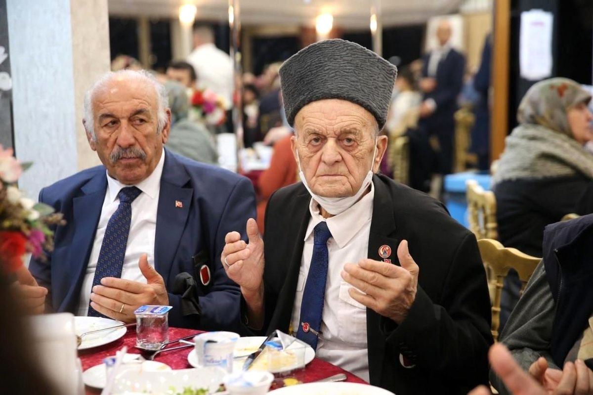 Şehit aileleri ve gaziler Bayrampaşa\'da iftarda buluştu