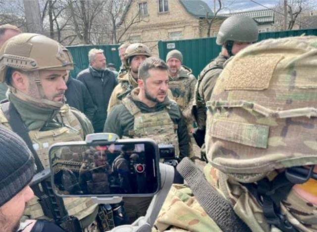 Ukrayna lideri Zelenski, katliamın yaşandığı Buça'ya gitti