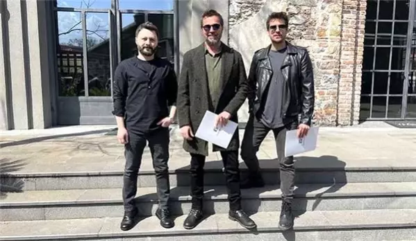 Ünlü Oyuncuların Yeni İşi Şaşırttı