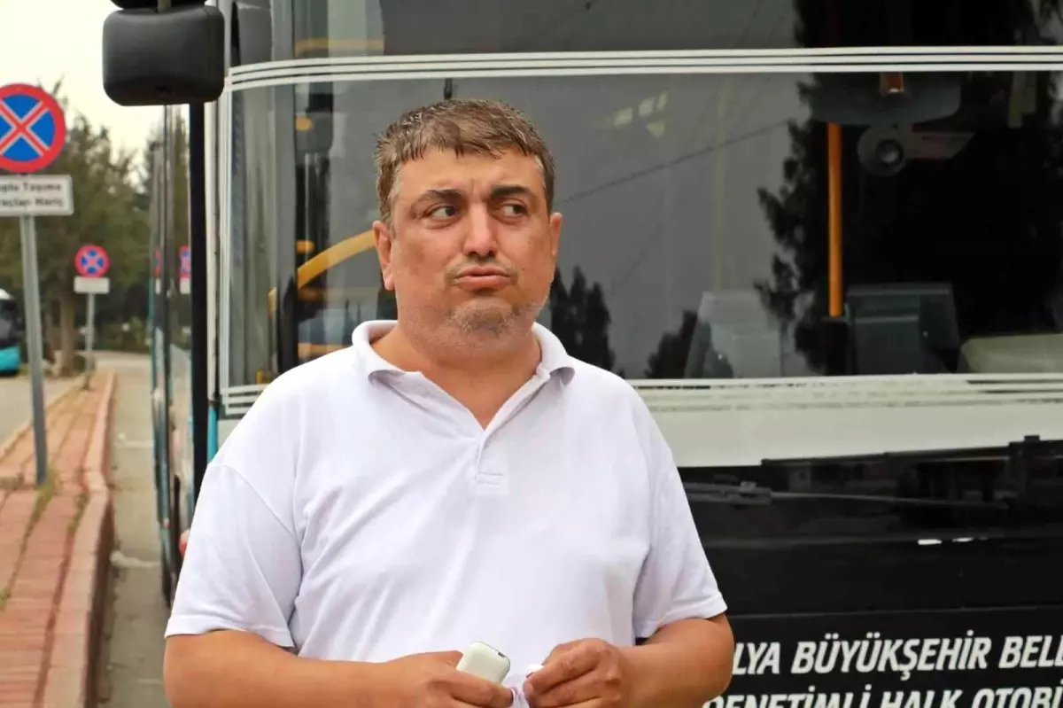 Yolcuyla tartışıp \'Şoförden olmayanlar insin\' diye tepki gösteren şoför: "Geldiğimde otobüs bomboştu. Maşallah teyze tüm taraftarı toplamış"