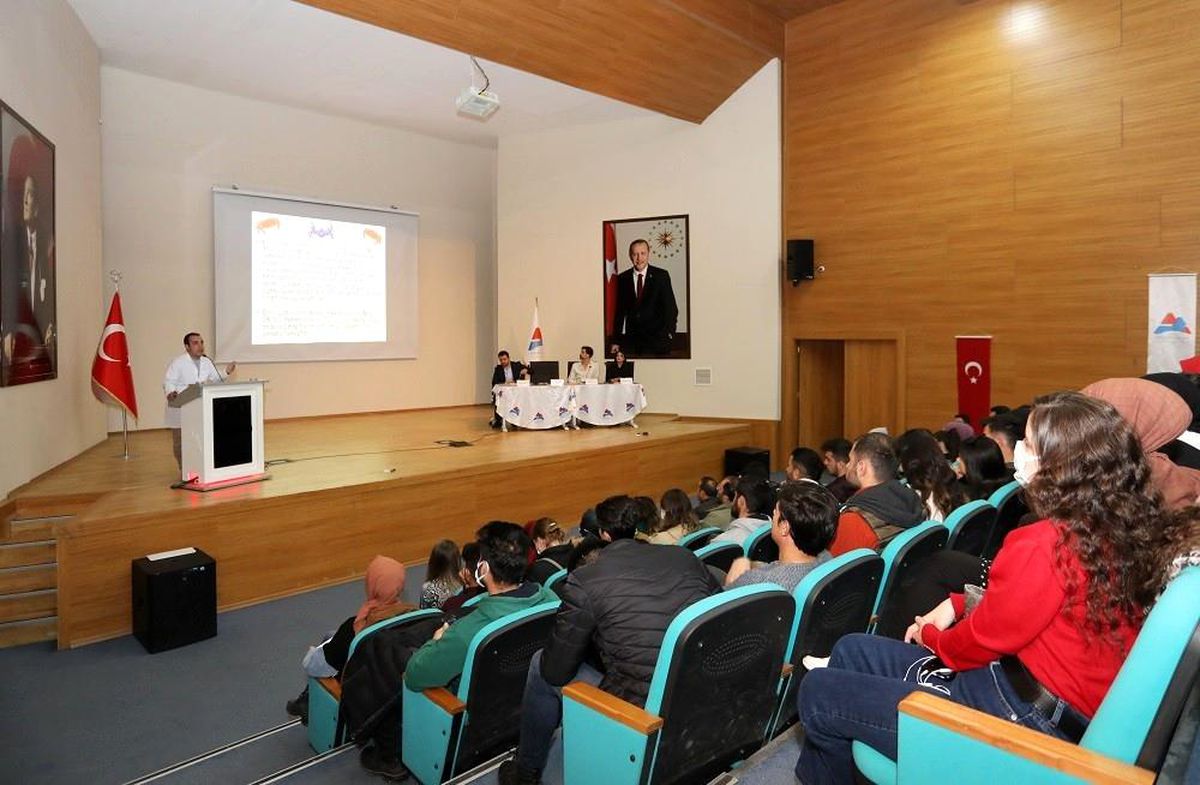 AİÇÜ\'de "Kanser Hastalığı ve Tarama Programları" paneli düzenlendi
