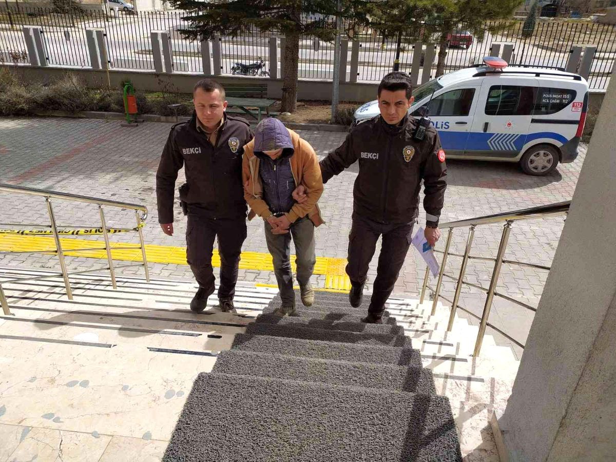 Antalya\'da 8 yıl 9 ay kesinleşmiş hapis cezası ile aranan şahıs yakalandı