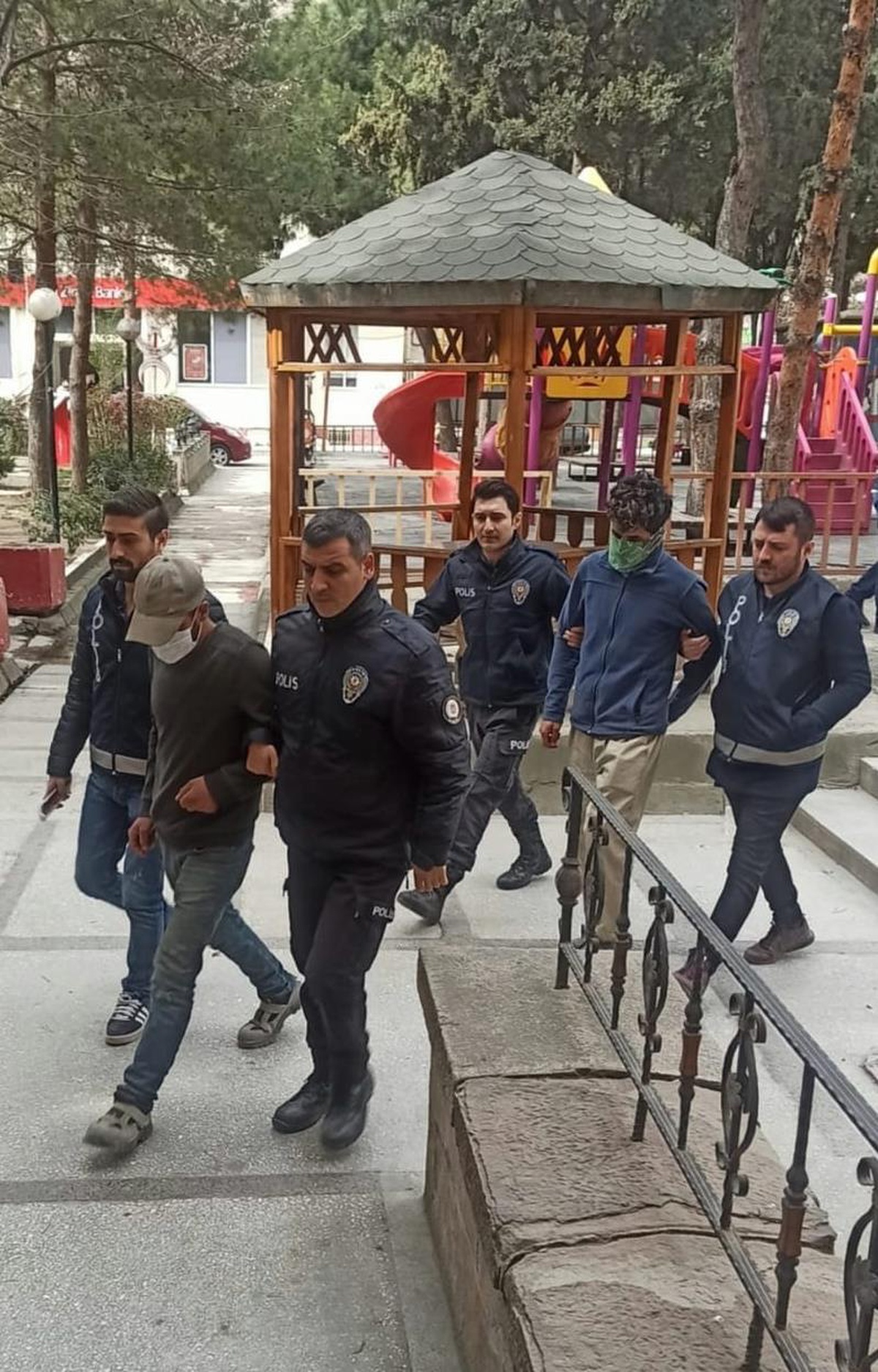 Artvin\'de kablo hırsızlığı şüphelisi 2 kişi tutuklandı
