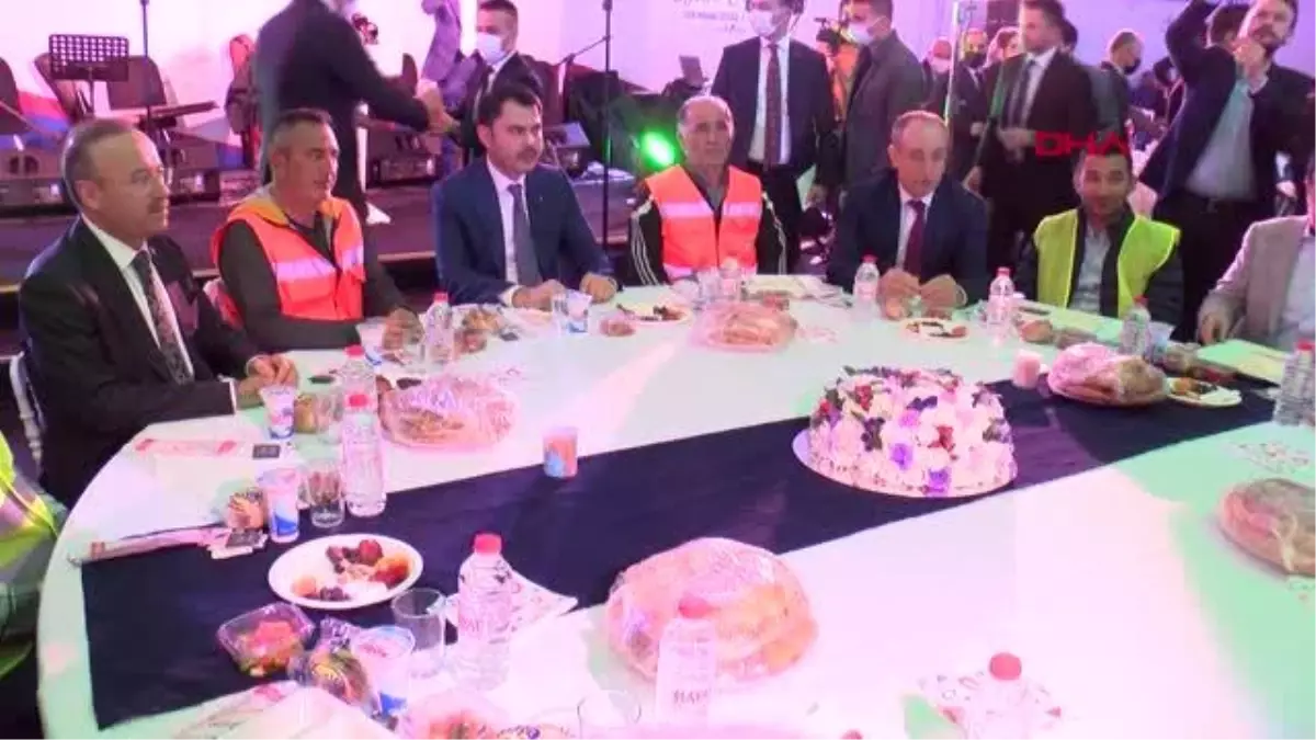 Bakan Kurum, TOKİ şantiyesi çalışanlarıyla iftar yaptı