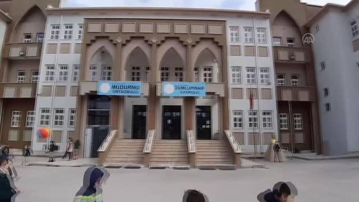 'Gezen sinema tırı' Bolu'da çocuklarla buluştu