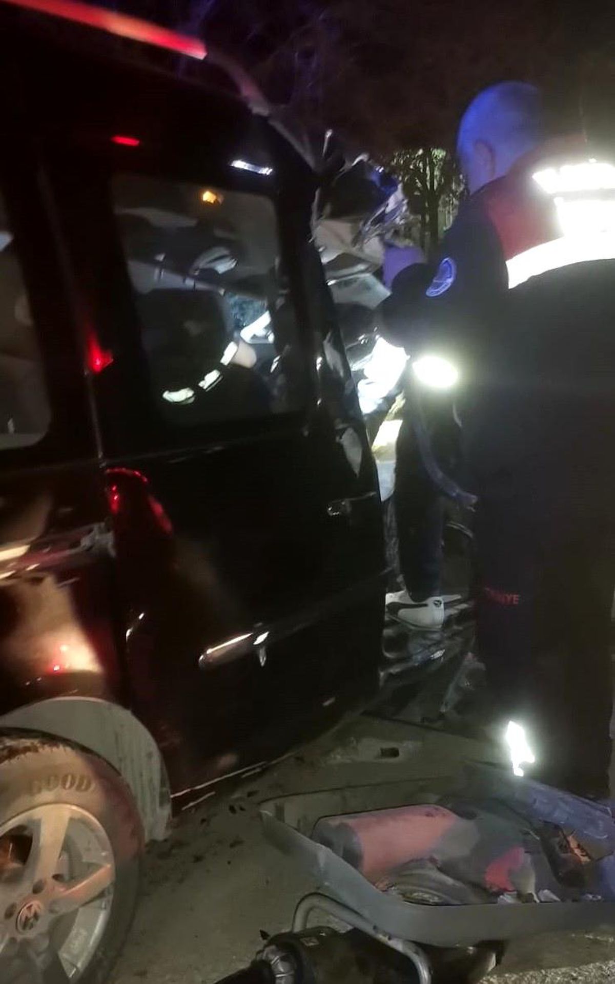 Hafif ticari araç ile traktör çarpıştı: 1 yaralı