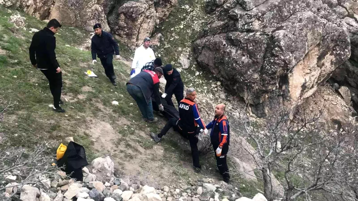 Tarihi Harput Kalesi\'nden düşen 16 yaşındaki kız yaşamını yitirdi!