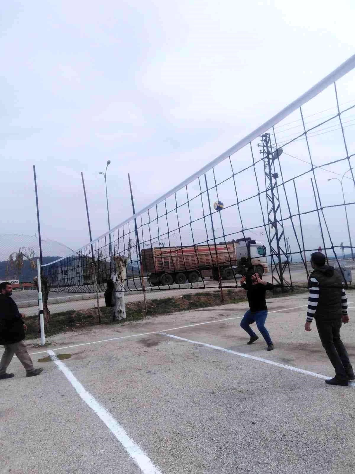 Hassa\'da voleybol sahaları yeniden düzenlendi