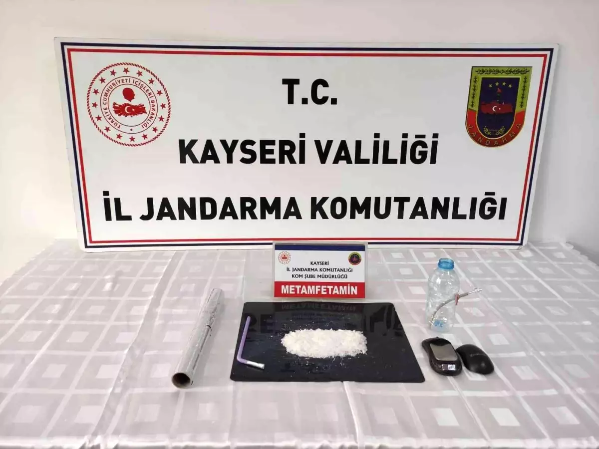 İş yerinde uyuşturucu satan 2 kişi yakalandı