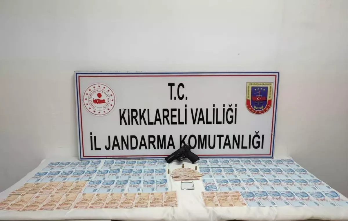 Son dakika! Kırklareli\'nde bir sürücüde sahte banknot, uyuşturucu ve silah ele geçirildi