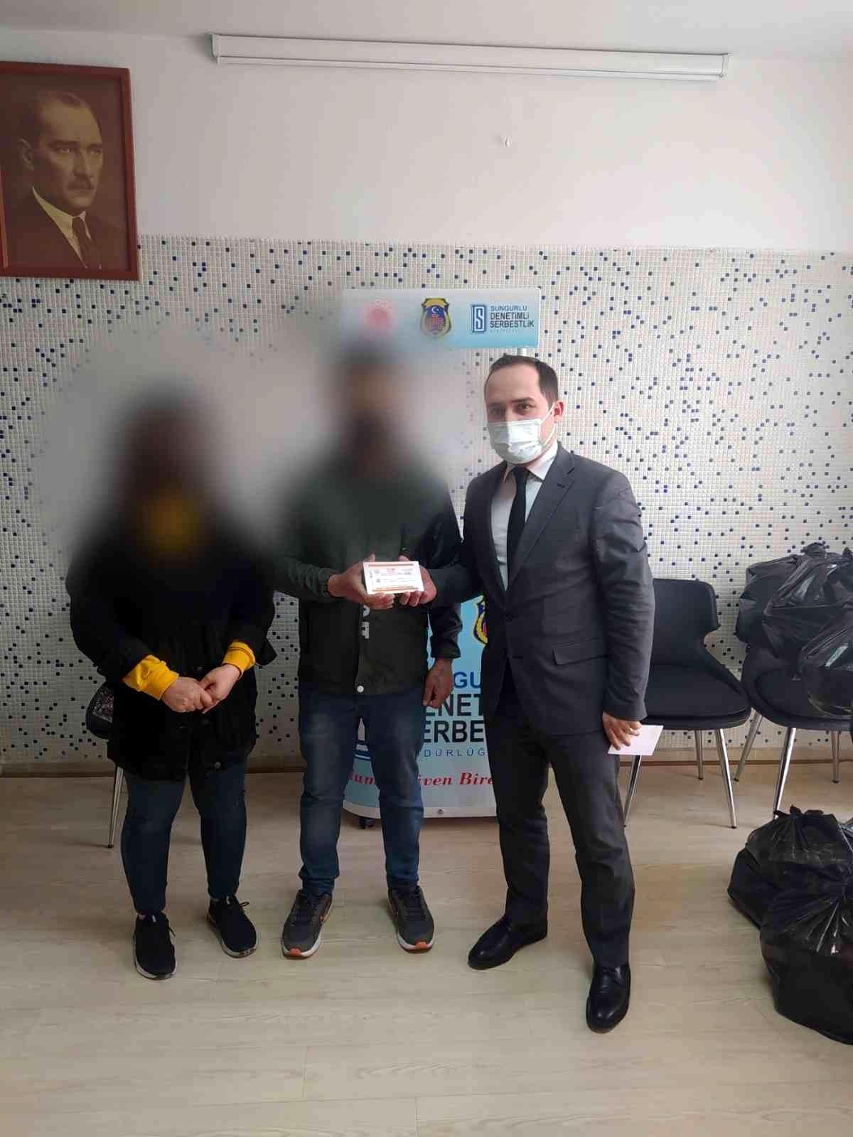 Koruma kurulu\'ndan yükümlülere gıda yardımı