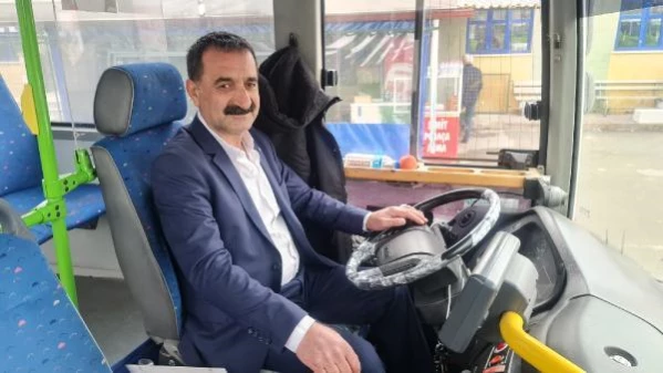 Otobüs şoförü, fenalaşan yolcuyu hastaneye yetiştirdi