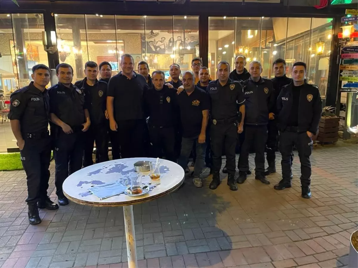 Polis devriye ekipleri iftarda iş adamının misafiri oldu