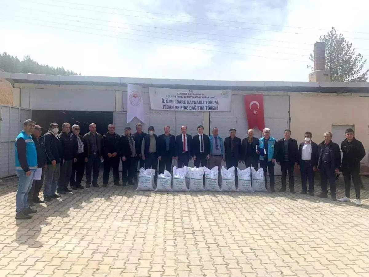 Şaphane\'de çiftçilere 640 kilogram kuru fasulye tohumu dağıtıldı