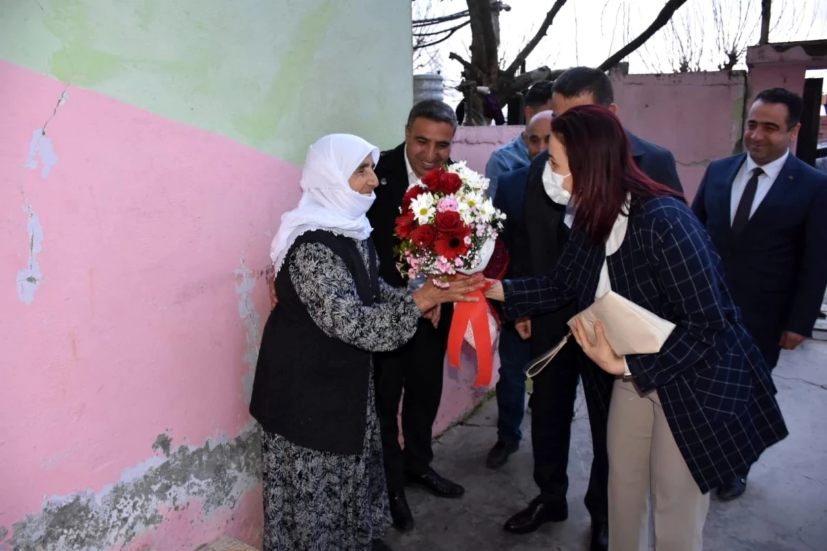 Son dakika: Siirt Valisi Hacıbektaşoğlu, iftarda şehit ailesinin misafiri oldu