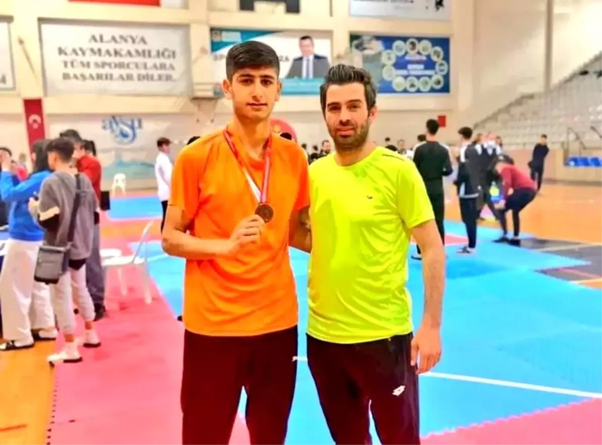 Taekwondo\'da bronz madalya Elazığ\'ın