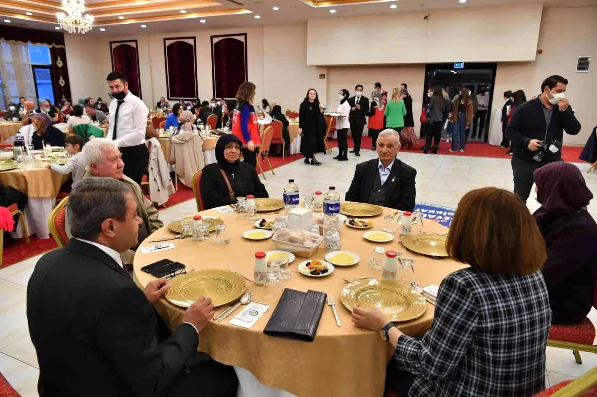 Vali Şıldak\'dan şehit ailelerine iftar