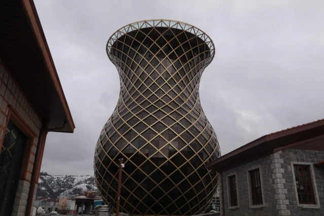 Rize'nin 29 metrelik çay bardağı açılış için gün sayıyor