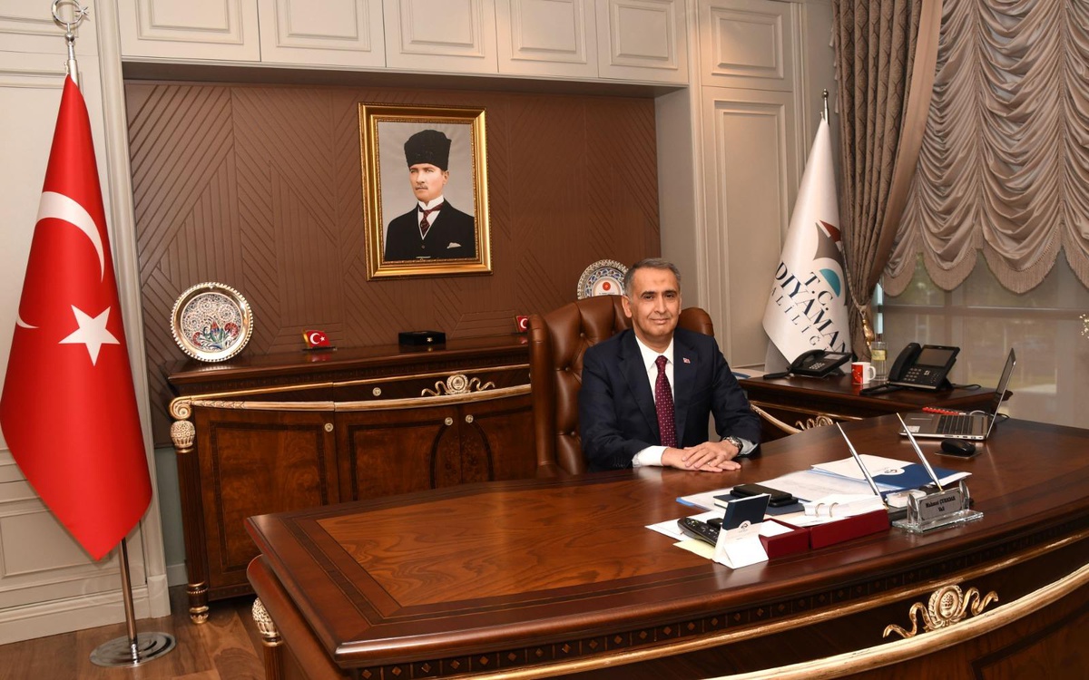 Adıyaman Valisi Çuhadar, AA\'nın 102\'nci kuruluş yıl dönümünü kutladı