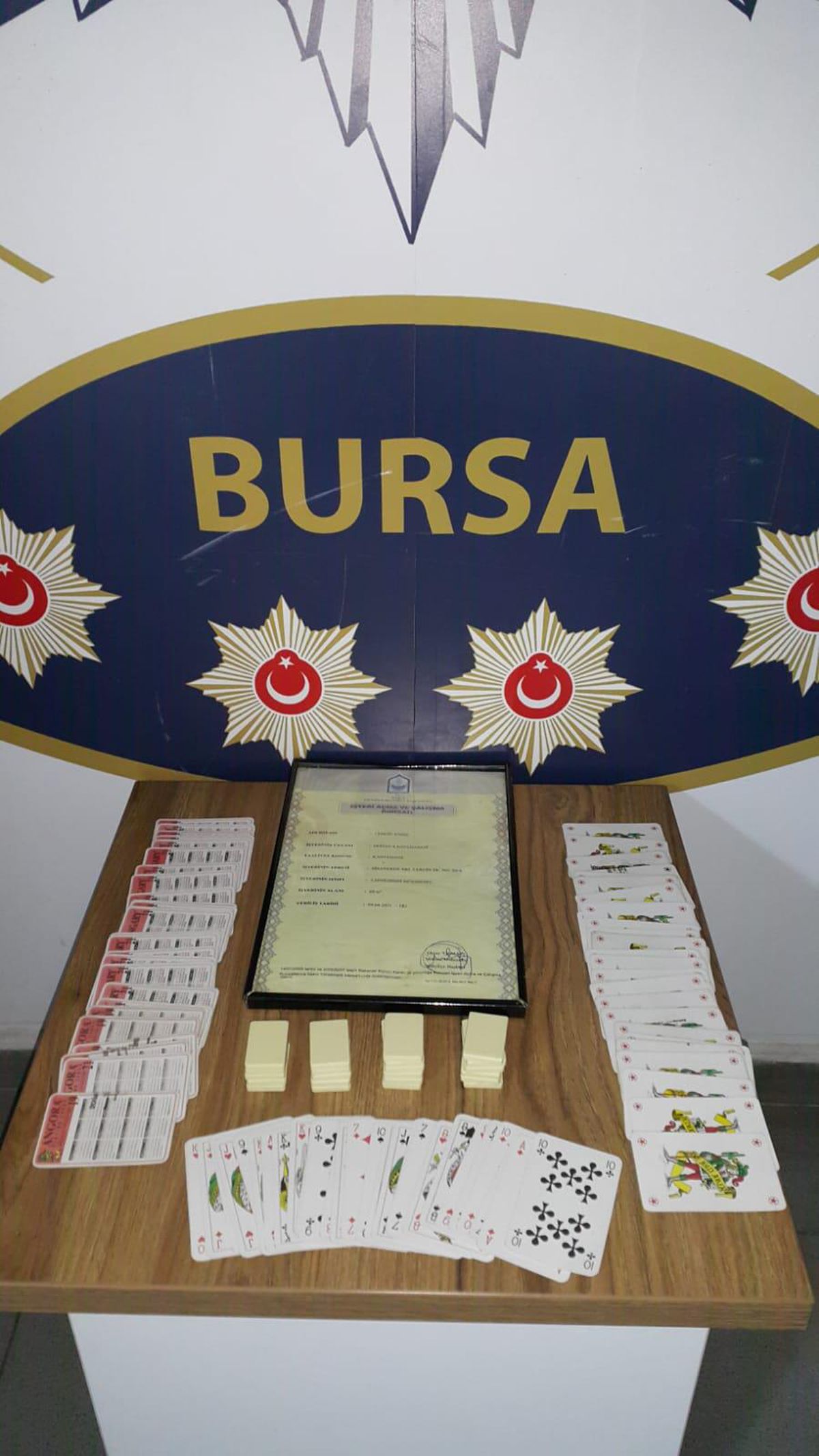 Bursa\'da kumar oynandığı belirlenen kıraathanelere baskın düzenlendi