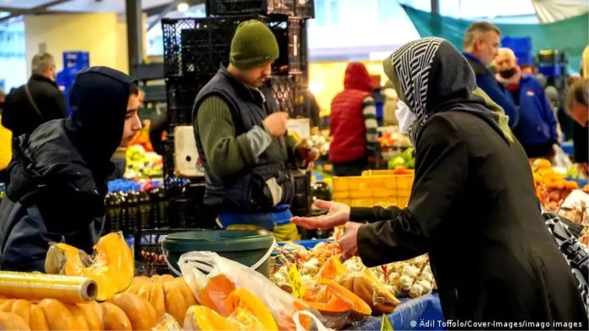 Ekonomi uzmanları: Türkiye bir süre daha yüksek enflasyonu yaşayacak