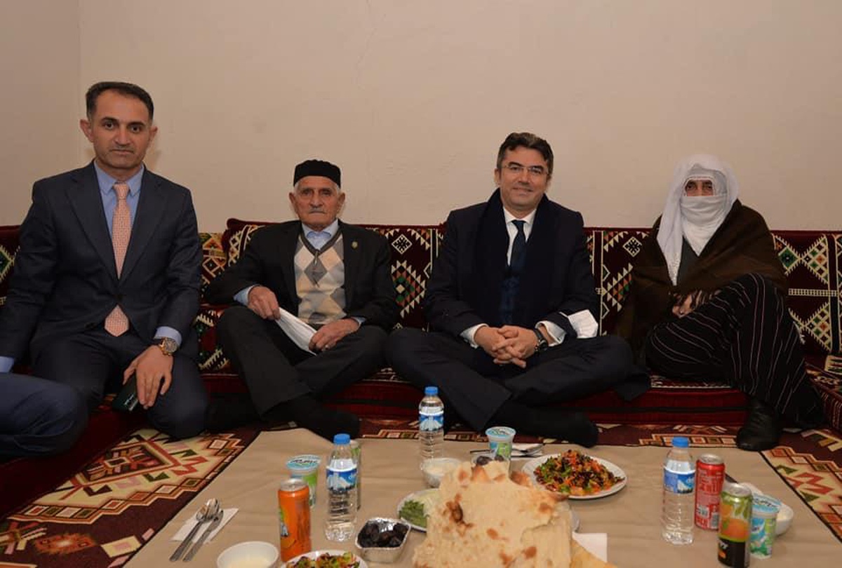 Erzurum Valisi Memiş, şehit ailesinin iftar sofrasına konuk oldu