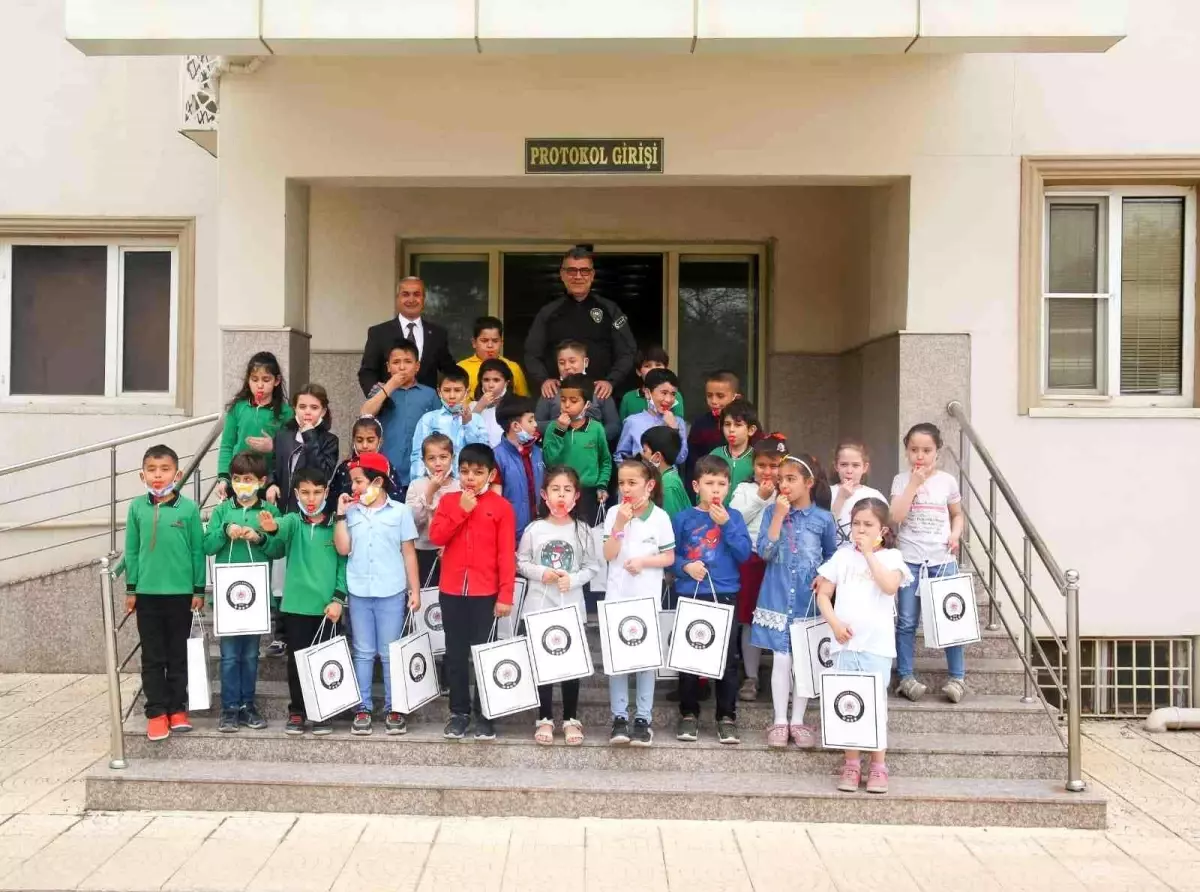 İlkokul öğrencilerinden Emniyet Müdürü Kurt\'a ziyaret