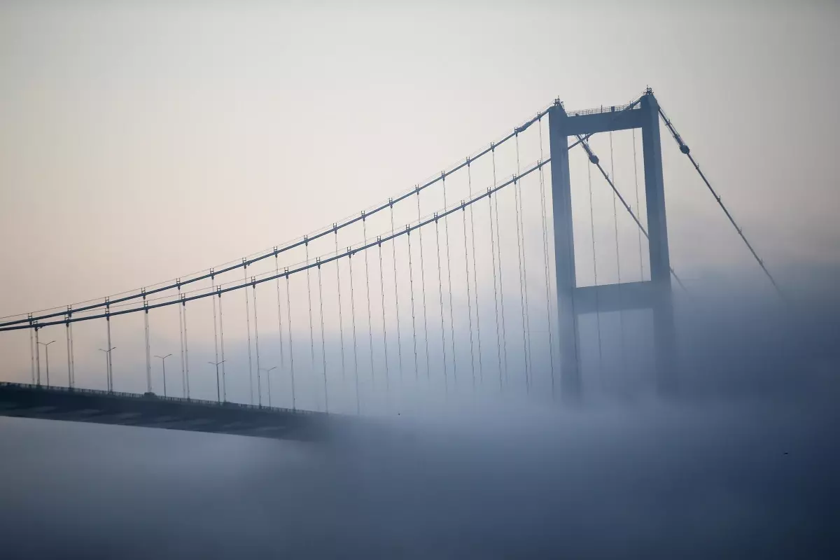 İstanbul Boğazı\'nda gemi trafiği askıya alındı