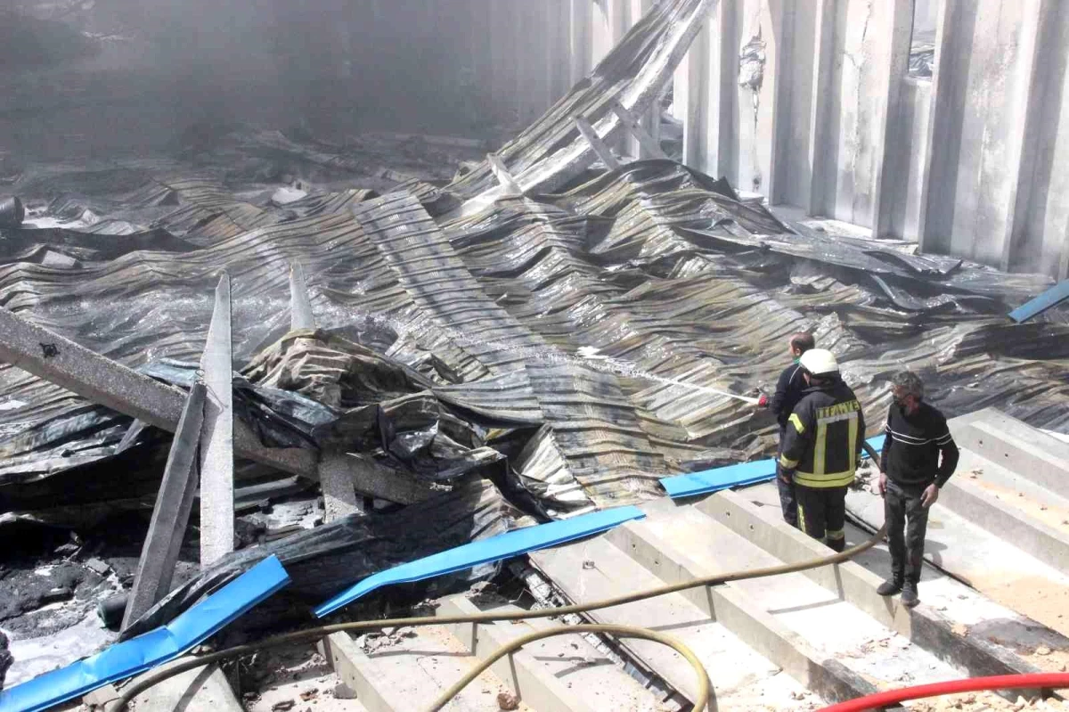 Son dakika haber! Karaman\'da köpük ve plastik fabrikasında çıkan yangın söndürüldü