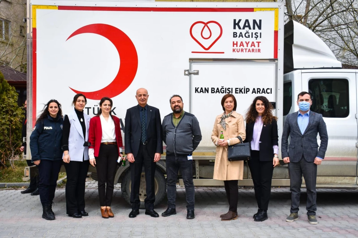 Kastamonu\'da polisler Türk Kızılay\'a kan bağışında bulundu