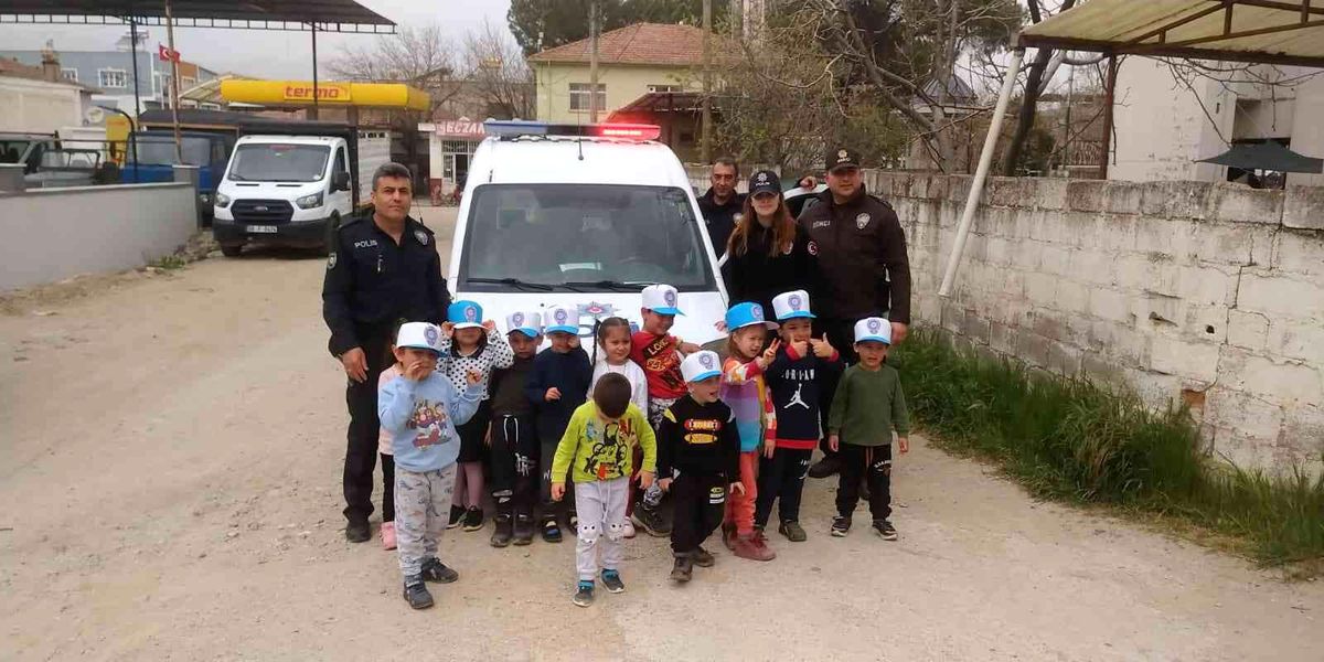 Son dakika haberi: Köşk polisinden öğrencilere hediye