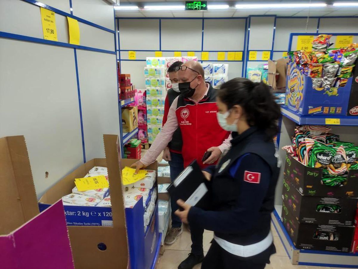 Köyceğiz\'de zincir marketlerde denetimler devam ediyor