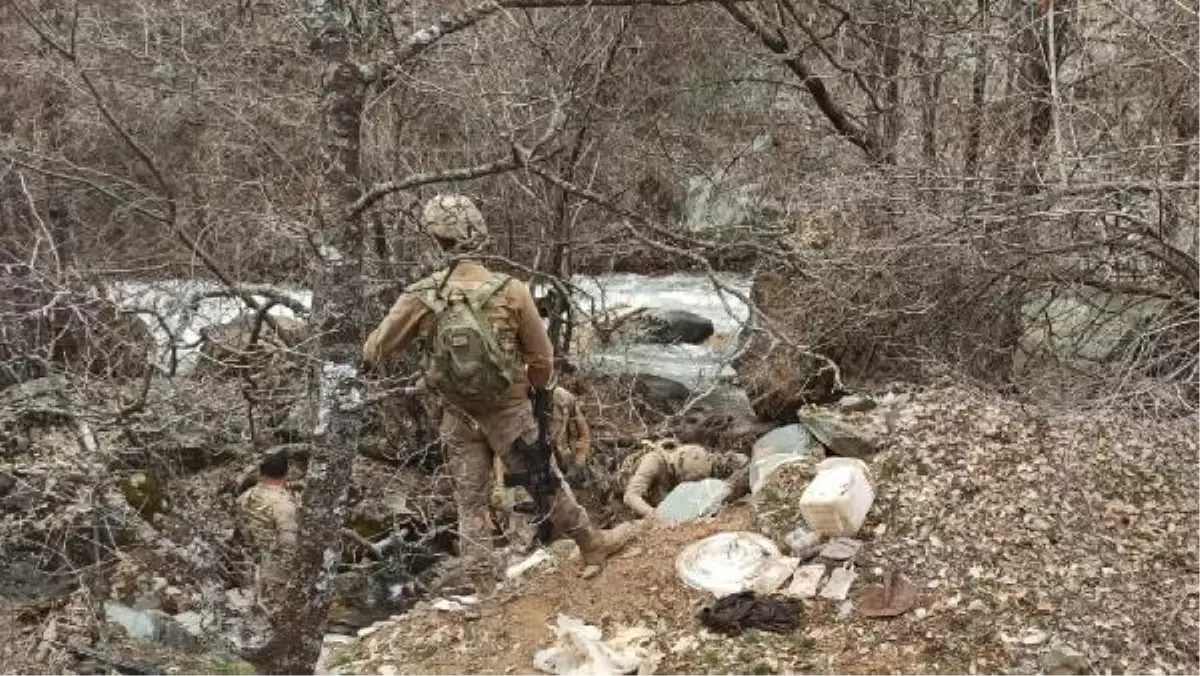 Tunceli\'de 1\'i Munzur çayı kenarında 5 sığınak imha edildi