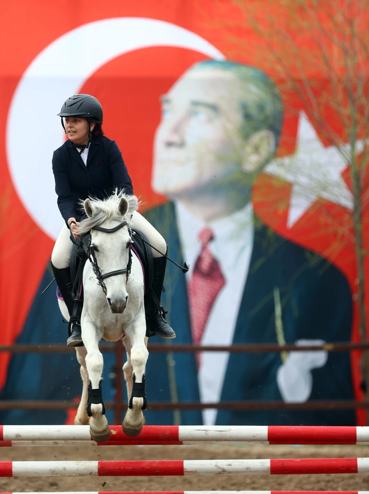 10 Nisan Polis Haftası Kupası Engel Atlama Binicilik Yarışmaları, Ankara\'da düzenlendi