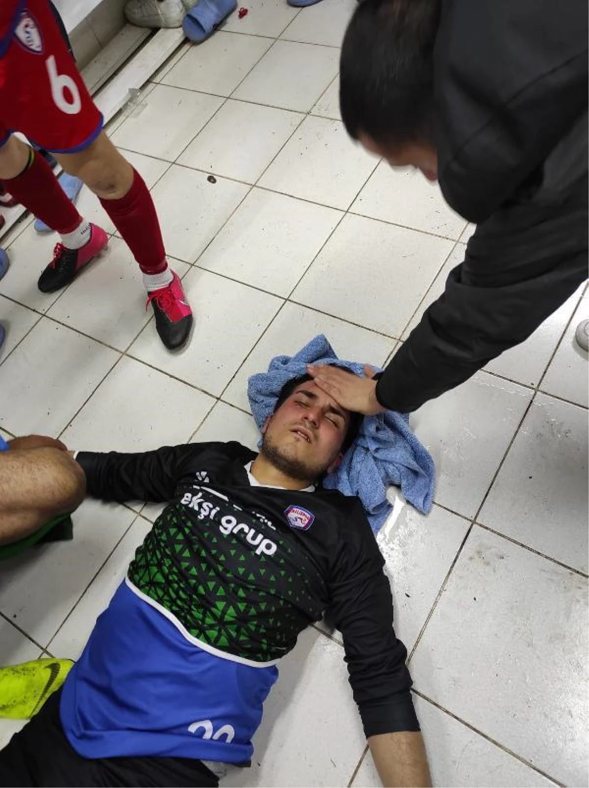 Amatör maçta iki takım futbolcuları kavga etti: 10 yaralı