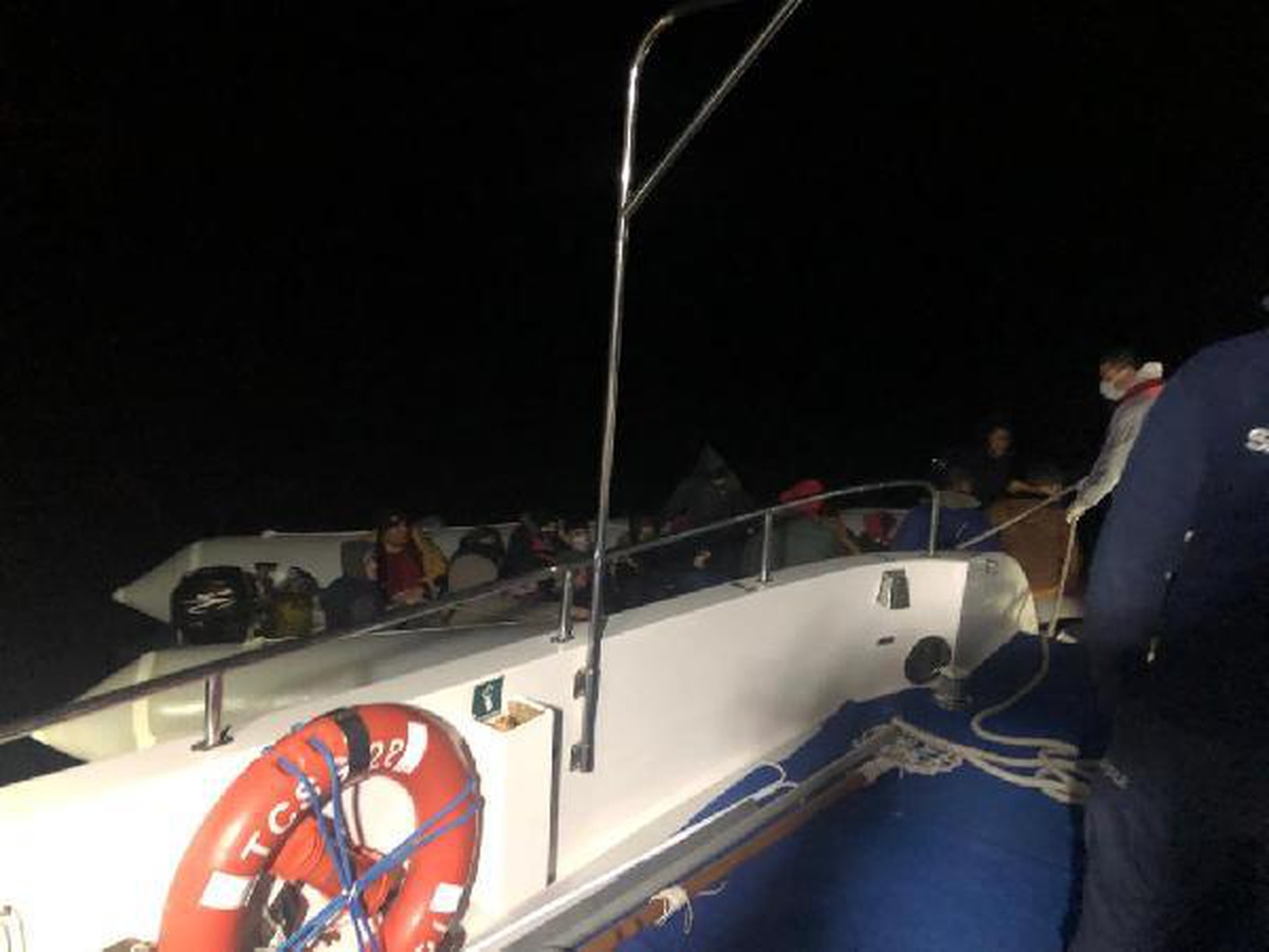 Ayvacık açıklarında 35 kaçak göçmen yakalandı